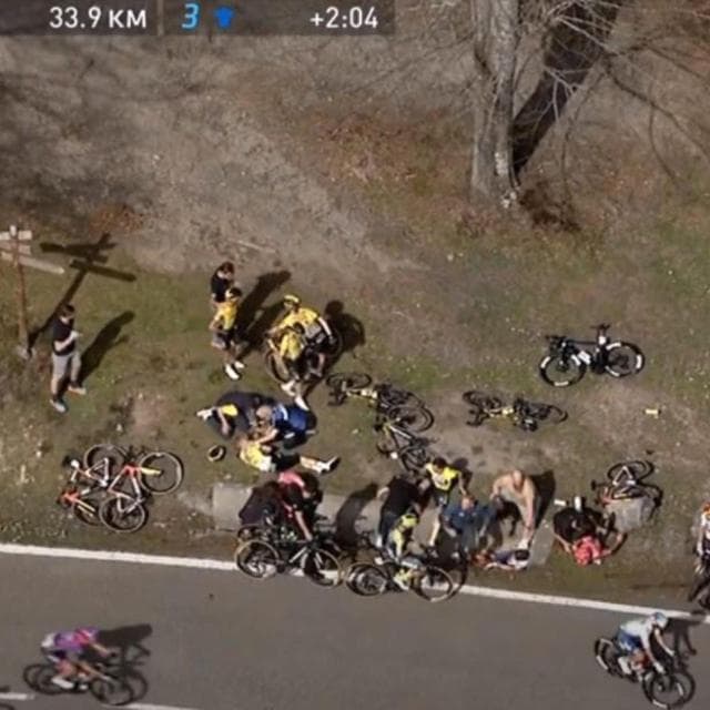 Paris-Roubaix, Viviani in hospital after serious crash involving 20 riders